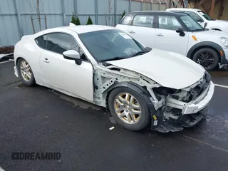 2016 Scion FR-S z VIN JF1ZNAA1XG8701202, wystawiony jako IAAI lot #41804690 z przebiegiem 82 378 mil mil oraz . Historia ofert i sprzedaży dostępna na DreamBid. Obrazek 1.