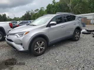 2018 Toyota RAV4 XLE z VIN 2T3WFREV4JW416227, wystawiony jako Copart lot #60980905 z przebiegiem 72 070 mil mil oraz Szkoda całkowita • Salvage title. Historia ofert i sprzedaży dostępna na DreamBid. Obrazek 1.