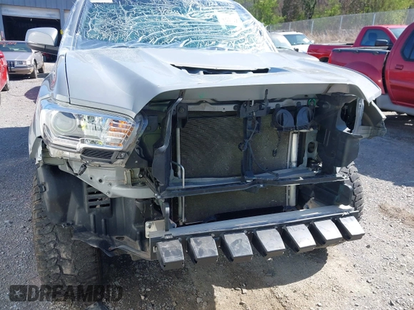 2020 Toyota Tacoma SR5 z VIN 5TFCZ5AN5LX229019, wystawiony jako IAAI lot #41907694 z przebiegiem 79 355 mil mil oraz . Historia ofert i sprzedaży dostępna na DreamBid. Obrazek 18.