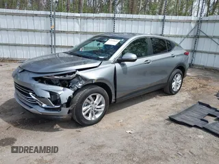 2025 Buick Envista Preferred с VIN KL47LAEP0SB105348, выставлен на аукционе IAAI как лот 42169601 с пробегом 7 075 миль миль и . История ставок и продаж доступна на DreamBid. Изображение 2.