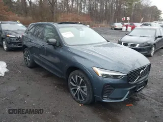 2024 Volvo XC60 Plus Dark Theme z VIN YV4L12RL5R1840752, wystawiony jako IAAI lot #41839018 z przebiegiem 6 530 mil mil oraz . Historia ofert i sprzedaży dostępna na DreamBid. Obrazek 1.