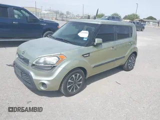 2013 Kia Soul with VIN KNDJT2A50D7589713, listed as a IAAI auction lot 41916888 with 240,486 mi miles. Bid and sale history available at carsss.com. Image 2.