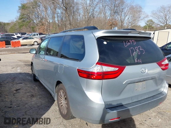 2019 Toyota Sienna XLE Auto Access Seat with VIN 5TDYZ3DC5KS011283, listed as a IAAI auction lot 41569183 with 140,456 mi miles. Bid and sale history available at carsss.com. Image 3.