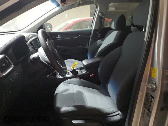 2020 Kia Sorento S z VIN 5XYPG4A51LG616381, wystawiony jako Copart lot #83741614 z przebiegiem 95 446 mil mil oraz Czysty tytuł • Clean title. Historia ofert i sprzedaży dostępna na DreamBid. Obrazek 7.