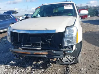 2011 Cadillac Escalade EXT Luxury with VIN 3GYT4MEF3BG221610, listed as a IAAI auction lot 40902182 with 81,580 mi miles. Bid and sale history available at carsss.com. Image 6.