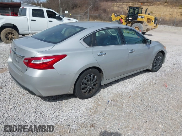 2017 Nissan Altima S z VIN 1N4AL3AP3HN320457, wystawiony jako IAAI lot #41666018 z przebiegiem 158 643 mil mil oraz . Historia ofert i sprzedaży dostępna na DreamBid. Obrazek 4.