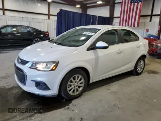 2018 Chevrolet Sonic LT z VIN 1G1JD5SH3J4107121, wystawiony jako Copart lot #46814415 z przebiegiem 96 136 mil mil oraz Szkoda całkowita • Salvage title. Historia ofert i sprzedaży dostępna na DreamBid. Obrazek 1.