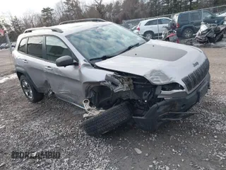 2019 Jeep Cherokee Trailhawk with VIN 1C4PJMBX5KD103259, listed as a IAAI auction lot 41704861 with 39,923 mi miles and . Bid and sale history available at DreamBid. Image 1.