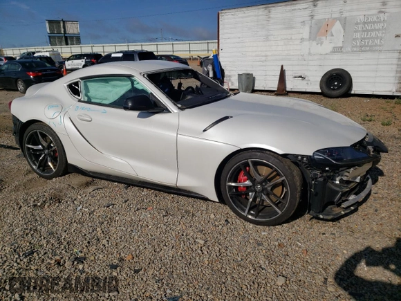 2021 Toyota Supra 3.0 z VIN WZ1DB0C03MW041279, wystawiony jako Copart lot #56318605 z przebiegiem 15 704 mil mil oraz Szkoda całkowita • Salvage title. Historia ofert i sprzedaży dostępna na DreamBid. Obrazek 4.
