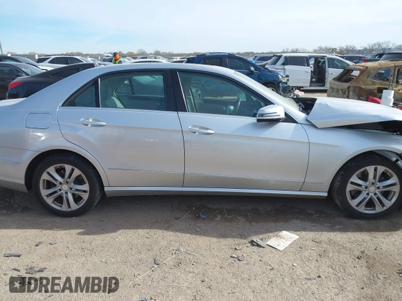 2011 Mercedes-Benz E 350 Luxury z VIN WDDHF8HB0BA362712, wystawiony jako IAAI lot #41074211 z przebiegiem Nie podano mil oraz . Historia ofert i sprzedaży dostępna na DreamBid. Obrazek 13.