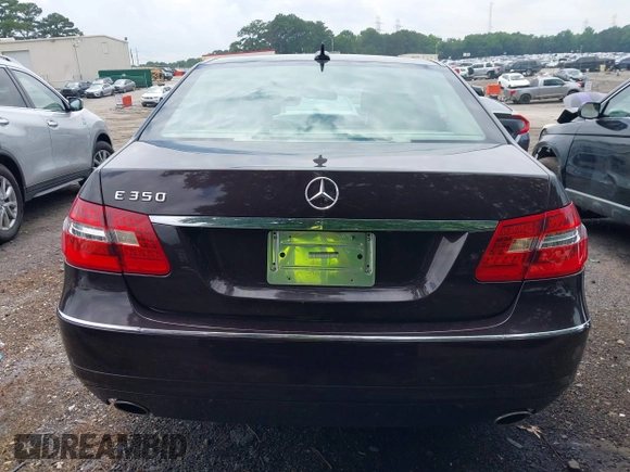 2013 Mercedes-Benz E 350 Luxury z VIN WDDHF5KB7DA663228, wystawiony jako IAAI lot #42429426 z przebiegiem 169 457 mil mil oraz . Historia ofert i sprzedaży dostępna na DreamBid. Obrazek 16.