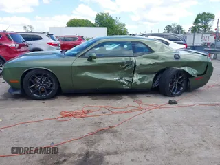 2022 Dodge Challenger GT z VIN 2C3CDZJG8NH164430, wystawiony jako IAAI lot #42009482 z przebiegiem 56 113 mil mil oraz . Historia ofert i sprzedaży dostępna na DreamBid. Obrazek 14.