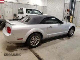 2005 Ford Mustang Deluxe with VIN 1ZVFT84N155208479, listed as a Copart auction lot 43827665 with 139,599 mi miles and Clean title. Bid and sale history available at DreamBid. Image 3.