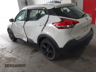 2019 Nissan Kicks SV z VIN 3N1CP5CU7KL498307, wystawiony jako IAAI lot #42168416 z przebiegiem 18 778 mil mil oraz . Historia ofert i sprzedaży dostępna na DreamBid. Obrazek 3.