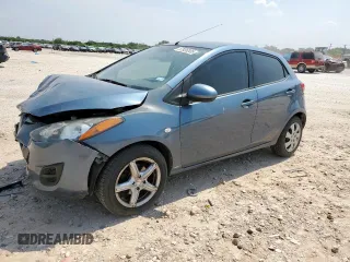 2014 Mazda 2 Sport z VIN JM1DE1KY3E0184711, wystawiony jako Copart lot #57936305 z przebiegiem Nie podano mil oraz Szkoda całkowita • Salvage title. Historia ofert i sprzedaży dostępna na DreamBid. Obrazek 1.