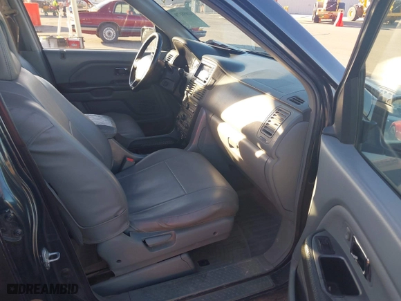 2005 Honda Pilot EX-L with NAVI with VIN 2HKYF18775H553666, listed as a IAAI auction lot 41858179 with 241,011 mi miles. Bid and sale history available at carsss.com. Image 5.