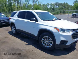 2019 Chevrolet Traverse LS z VIN 1GNEVFKW8KJ241868, wystawiony jako IAAI lot #42348953 z przebiegiem 71 457 mil mil oraz . Historia ofert i sprzedaży dostępna na DreamBid. Obrazek 1.