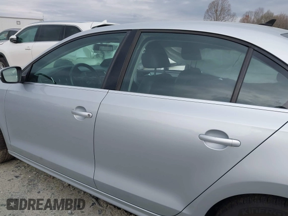 2013 Volkswagen Jetta Sedan SE with VIN 3VWDP7AJ3DM211027, listed as a IAAI auction lot 41849198 with 125,624 mi miles. Bid and sale history available at carsss.com. Image 14.