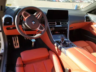 2023 BMW M8 Competition z VIN WBSDZ0C08PCL26827, wystawiony jako Copart lot #36275083 z przebiegiem Nie podano mil oraz . Historia ofert i sprzedaży dostępna na DreamBid. Obrazek 8.
