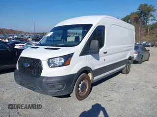 2023 Ford Transit Cargo с VIN 1FTBR1C82PKA54484, выставлен на аукционе IAAI как лот 40983625 с пробегом 57 151 миль миль и . История ставок и продаж доступна на DreamBid. Изображение 17.