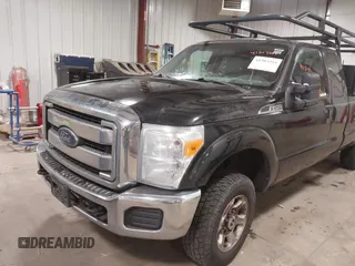 2015 Ford F-250 XLT z VIN 1FT7X2B63FED10680, wystawiony jako IAAI lot #41503254 z przebiegiem 261 634 mil mil oraz . Historia ofert i sprzedaży dostępna na DreamBid. Obrazek 6.