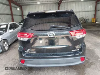 2019 Toyota Highlander SE z VIN 5TDJZRFH2KS594988, wystawiony jako IAAI lot #42106954 z przebiegiem 53 369 mil mil oraz . Historia ofert i sprzedaży dostępna na DreamBid. Obrazek 16.