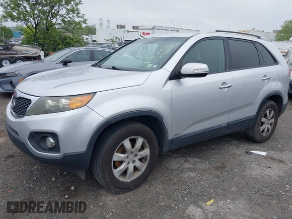 2011 Kia Sorento LX with VIN 5XYKTDA12BG059031, listed as a IAAI auction lot 42194720 with 220,000 mi miles. Bid and sale history available at carsss.com. Image 2.