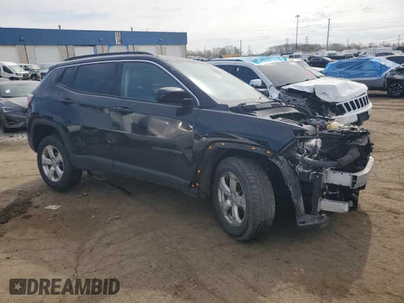 2018 Jeep Compass Latitude z VIN 3C4NJDBB8JT349369, wystawiony jako Copart lot #53647135 z przebiegiem Nie podano mil oraz Tytuł czysty. Historia ofert i sprzedaży dostępna na DreamBid. Obrazek 4.