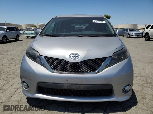 2015 Toyota Sienna SE z VIN 5TDXK3DC4FS632505, wystawiony jako Copart lot #63234885 z przebiegiem 86 847 mil mil oraz Czysty tytuł • Clean title. Historia ofert i sprzedaży dostępna na DreamBid. Obrazek 5.