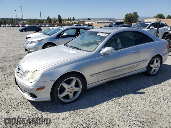 2004 Mercedes-Benz CLK 320 z VIN WDBTJ65J74F079165, wystawiony jako Copart lot #52729275 z przebiegiem 119 573 mil mil oraz Czysty tytuł • Clean title. Historia ofert i sprzedaży dostępna na DreamBid. Obrazek 1.