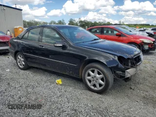 2003 Mercedes-Benz C 240 z VIN WDBRF61J93E013383, wystawiony jako Copart lot #55706845 z przebiegiem 201 576 mil mil oraz Szkoda całkowita • Salvage title. Historia ofert i sprzedaży dostępna na DreamBid. Obrazek 4.