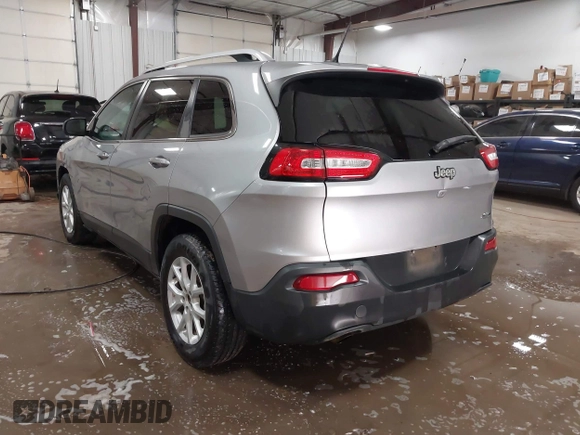 2017 Jeep Cherokee Latitude z VIN 1C4PJLCB4HW610440, wystawiony jako IAAI lot #41591293 z przebiegiem 219 957 mil mil oraz . Historia ofert i sprzedaży dostępna na DreamBid. Obrazek 3.