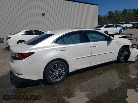 2018 Lexus ES with VIN 58ABK1GG9JU102164, listed as a Copart auction lot 48566765 with 58,203 mi miles and Salvage Title. Bid and sale history available at carsss.com. Image 3.