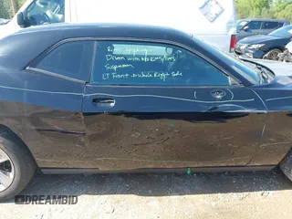 2019 Dodge Challenger SXT z VIN 2C3CDZAG5KH561606, wystawiony jako IAAI lot #41994950 z przebiegiem 97 615 mil mil oraz . Historia ofert i sprzedaży dostępna na DreamBid. Obrazek 14.