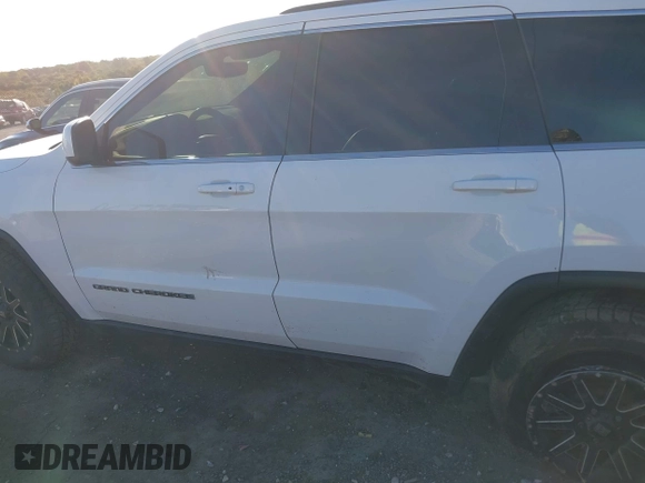 2017 Jeep Grand Cherokee Laredo with VIN 1C4RJEAG1HC903264, listed as a IAAI auction lot 40606675 with 144,106 mi miles. Bid and sale history available at carsss.com. Image 15.