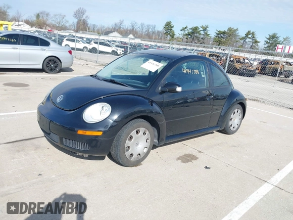 2010 Volkswagen New Beetle Coupe with VIN 3VWPW3AG0AM021811, listed as a IAAI auction lot 41941708 with 121,255 mi miles. Bid and sale history available at carsss.com. Image 2.