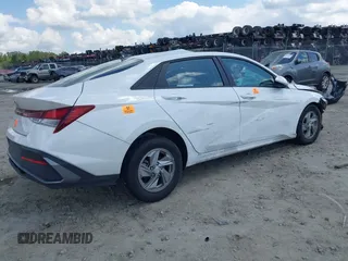 2024 Hyundai Elantra SE z VIN KMHLL4DG1RU798092, wystawiony jako IAAI lot #41985256 z przebiegiem 24 940 mil mil oraz . Historia ofert i sprzedaży dostępna na DreamBid. Obrazek 4.