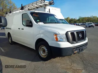 2018 Nissan NV Cargo S z VIN 1N6BF0KM2JN816880, wystawiony jako IAAI lot #42090802 z przebiegiem 155 208 mil mil oraz . Historia ofert i sprzedaży dostępna na DreamBid. Obrazek 1.