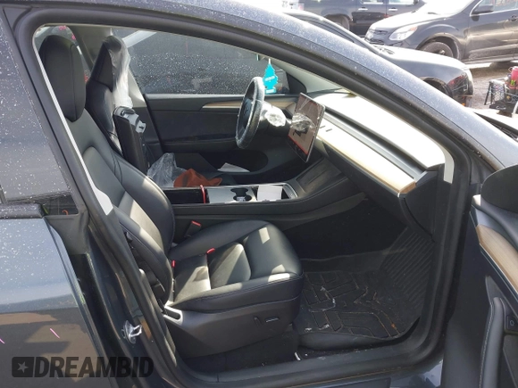 2022 Tesla Model Y Long Range z VIN 7SAYGDEE6NA013757, wystawiony jako IAAI lot #41364867 z przebiegiem 33 621 mil mil oraz . Historia ofert i sprzedaży dostępna na DreamBid. Obrazek 5.