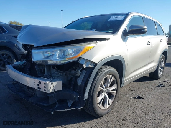 2014 Toyota Highlander XLE with VIN 5TDKKRFHXES024685, listed as a IAAI auction lot 41548281 with 160,000 mi miles. Bid and sale history available at carsss.com. Image 20.