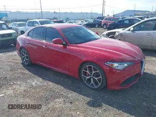 2019 Alfa Romeo Giulia z VIN ZARFAMAN7K7599097, wystawiony jako IAAI lot #41836010 z przebiegiem 32 011 mil mil oraz . Historia ofert i sprzedaży dostępna na DreamBid. Obrazek 1.