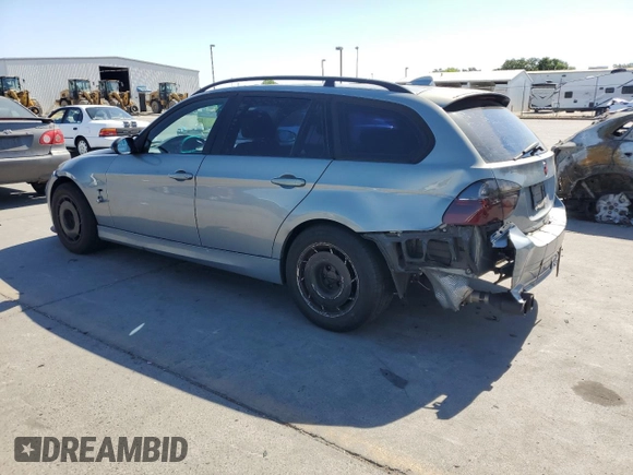 2007 BMW 3 Series 328xi z VIN WBAVT73597FZ36409, wystawiony jako Copart lot #61231975 z przebiegiem 236 005 mil mil oraz Szkoda całkowita • Salvage title. Historia ofert i sprzedaży dostępna na DreamBid. Obrazek 2.