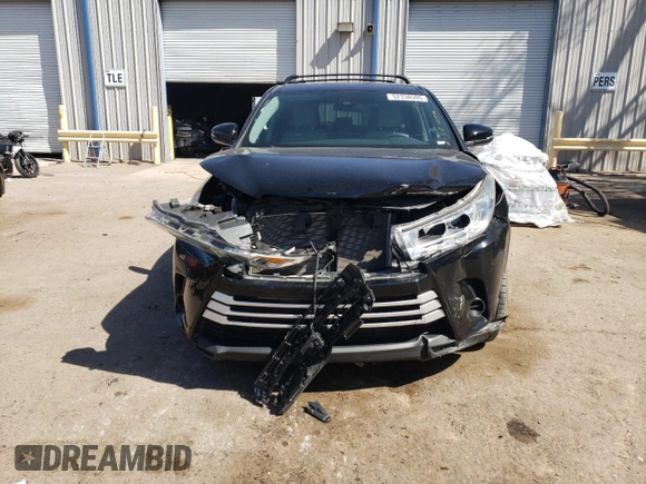 2019 Toyota Highlander LE z VIN 5TDZZRFH5KS360833, wystawiony jako Copart lot #52338595 z przebiegiem 34 386 mil mil oraz Szkoda całkowita • Salvage title. Historia ofert i sprzedaży dostępna na DreamBid. Obrazek 5.