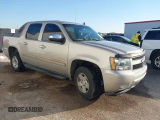 2008 Chevrolet Avalanche LS z VIN 3GNEC12J08G140668, wystawiony jako IAAI lot #40984377 z przebiegiem 298 062 mil mil oraz . Historia ofert i sprzedaży dostępna na DreamBid. Obrazek 1.
