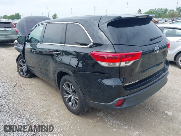 2018 Toyota Highlander LE z VIN 5TDBZRFH7JS889068, wystawiony jako IAAI lot #42220960 z przebiegiem 139 106 mil mil oraz . Historia ofert i sprzedaży dostępna na DreamBid. Obrazek 3.