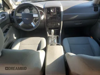 2005 Chrysler 300 with VIN 2C3AA43R85H600906, listed as a Copart auction lot 43992475 with 141,252 mi miles and Salvage Title. Bid and sale history available at carsss.com. Image 8.