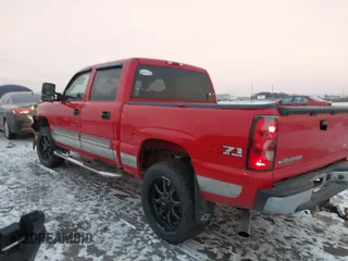 2006 Chevrolet Silverado 1500 LT1 with VIN 2GCEK13TX61118887, listed as a IAAI auction lot 41003882 with 171,532 mi miles. Bid and sale history available at carsss.com. Image 3.