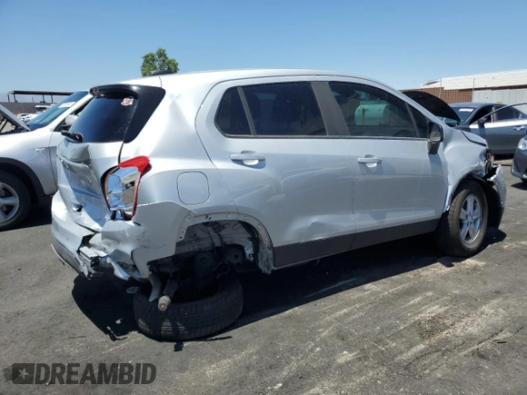 2020 Chevrolet Trax LS with VIN 3GNCJKSB0LL204347, listed as a Copart auction lot 63516375 with 35,720 mi miles and Salvage title. Bid and sale history available at DreamBid. Image 3.