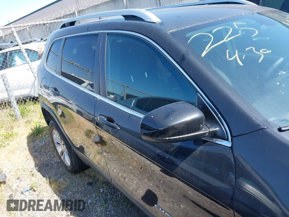 2019 Jeep Cherokee Latitude with VIN 1C4PJLCB2KD331698, listed as a IAAI auction lot 41175485 with 85,821 mi miles. Bid and sale history available at carsss.com. Image 13.