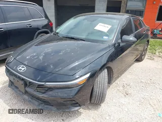 2024 Hyundai Elantra Limited z VIN KMHLP4DG2RU681562, wystawiony jako IAAI lot #41928636 z przebiegiem 23 247 mil mil oraz . Historia ofert i sprzedaży dostępna na DreamBid. Obrazek 17.